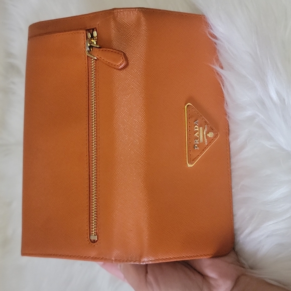 PRADA - Picture 3 of 16